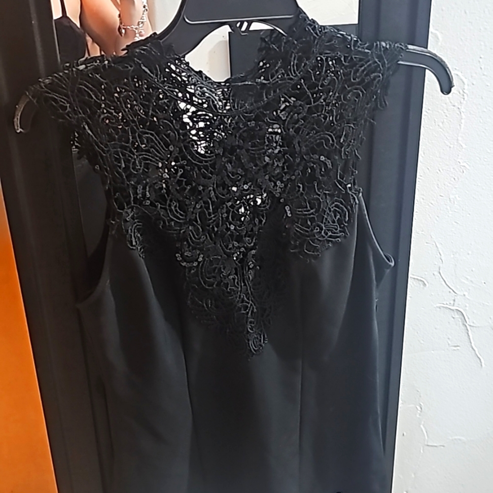 Lace black top